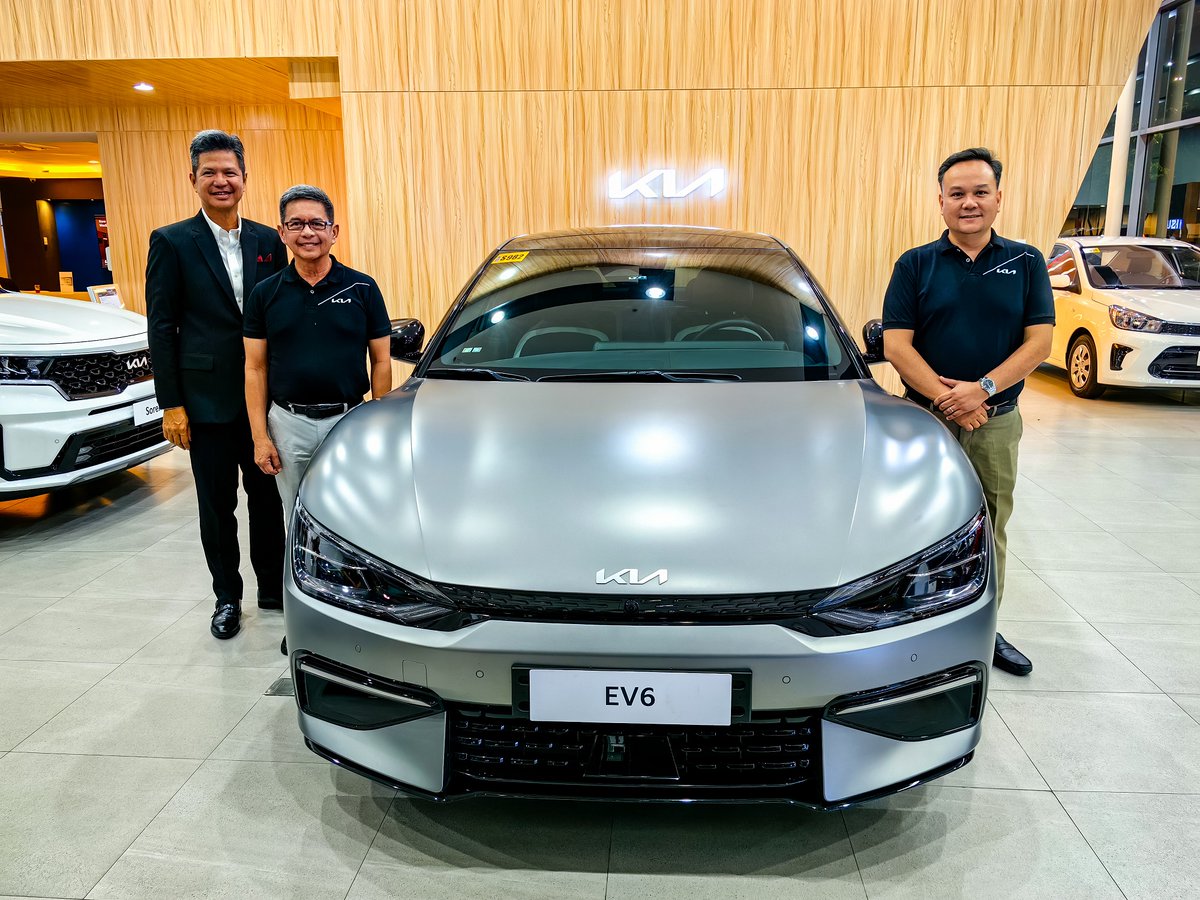 AutoFocusPHL's tweet photo. Kia Philippines ushered in a new chapter with the recent appointment of its new leader Brian Buendia. As COO, Buendia, who has been with AC Motors—the automotive arm of Ayala Corporation (AC)—since 1998, will lead Kia PH’s Movement That Inspires into a new phase. #AutoFocusPHL https://t.co/nbytrNmemH