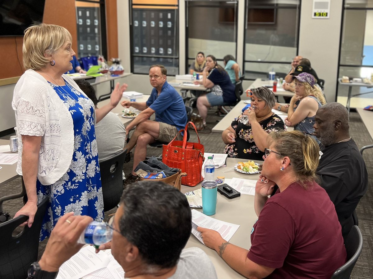 PSEClassified's tweet photo. There is some serious #PSEPower in Zone 4 tonight! ⭐️⭐️⭐️⭐️
Leaders and Delegates/Alternates gathered together to discuss upcoming bylaw amendment proposals, and prepare for Convention! Thank you to everyone who showed up to represent Zone 4 and made it such a great meeting.💙 https://t.co/9NdkpxZ3vC