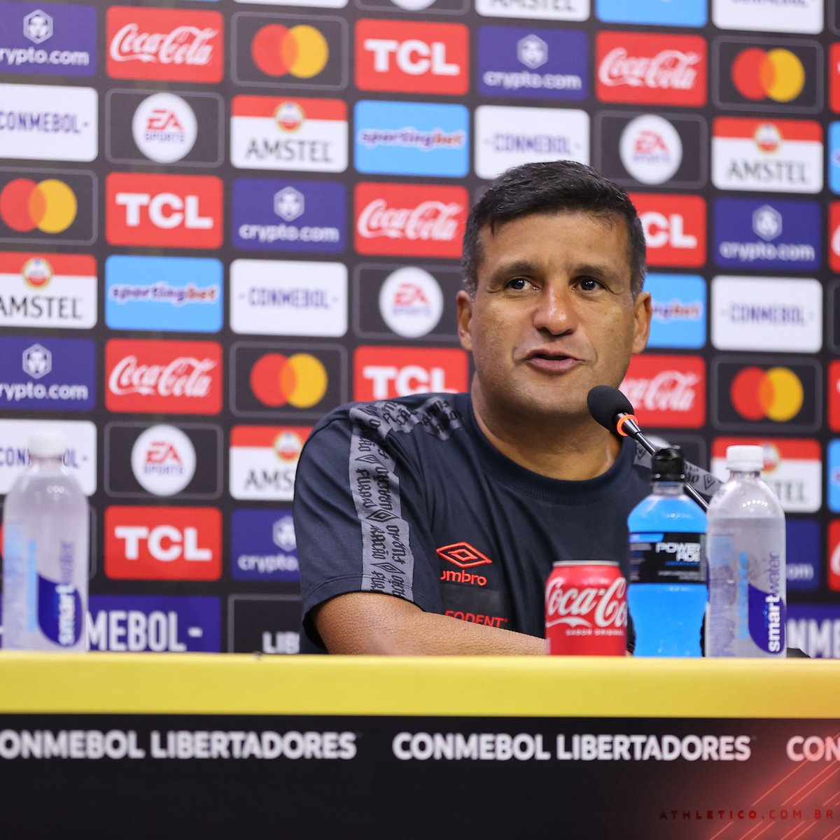 🗨️🔴⚫️ Wesley Carvalho: "Não é o time de Wesley, é o Athletico. O Athletico sempre teve essa marca, sempre foi grande. Eu vim aqui com o Palmeiras, levamos três e foi pouco. Não vimos a cor da bola. Não é só o time do Wesley agora. Eu sou mais um que veio para agregar neste