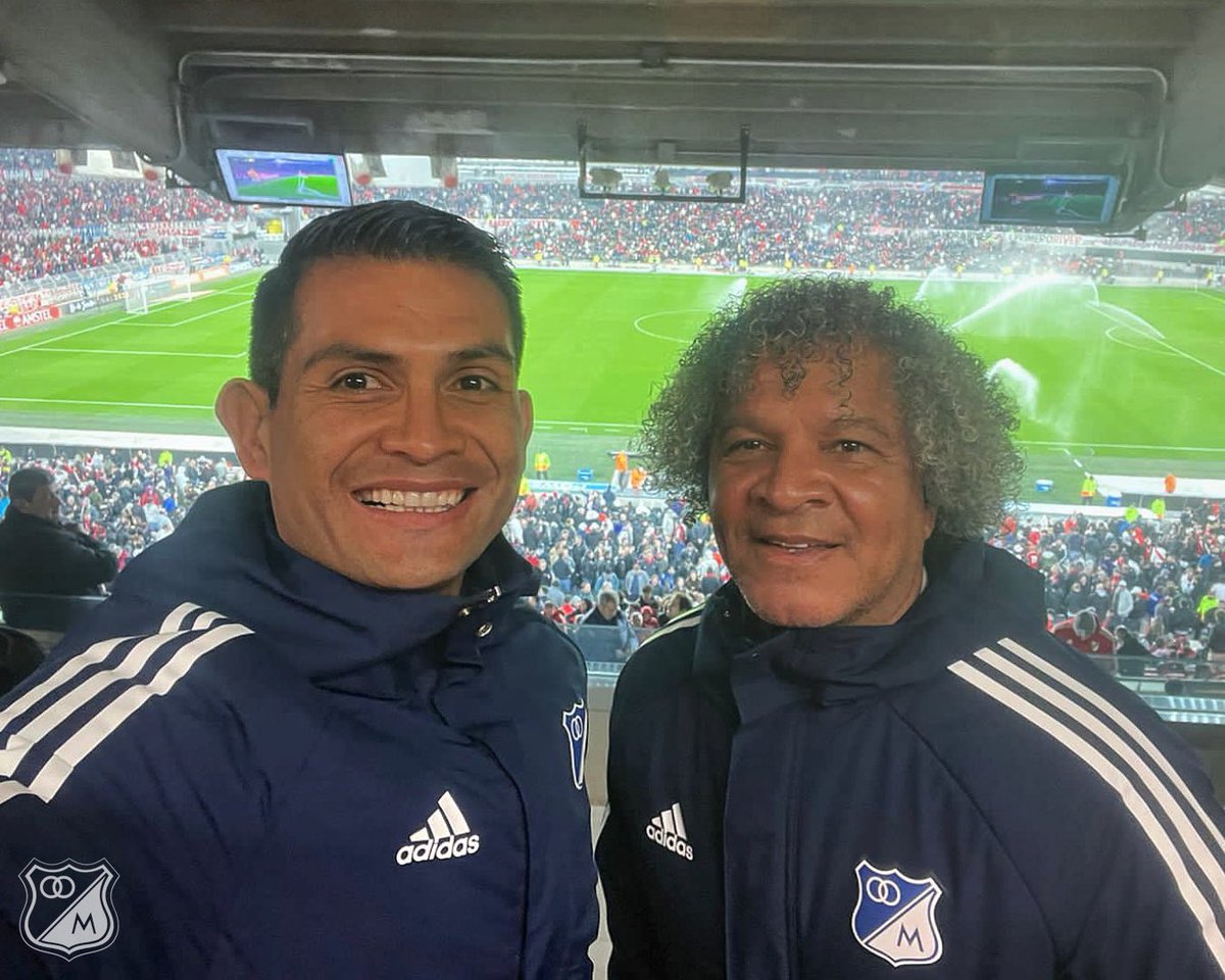 ¡Abrazo Millonario! 🇨🇴🔵🤝🔴🇦🇷 Muchas gracias @RiverPlate por la invitación a nuestro DT y Capitán al Palco De Honor para el juego de hoy por CONMEBOL Libertadores en el Monumental. 🏟️🔝