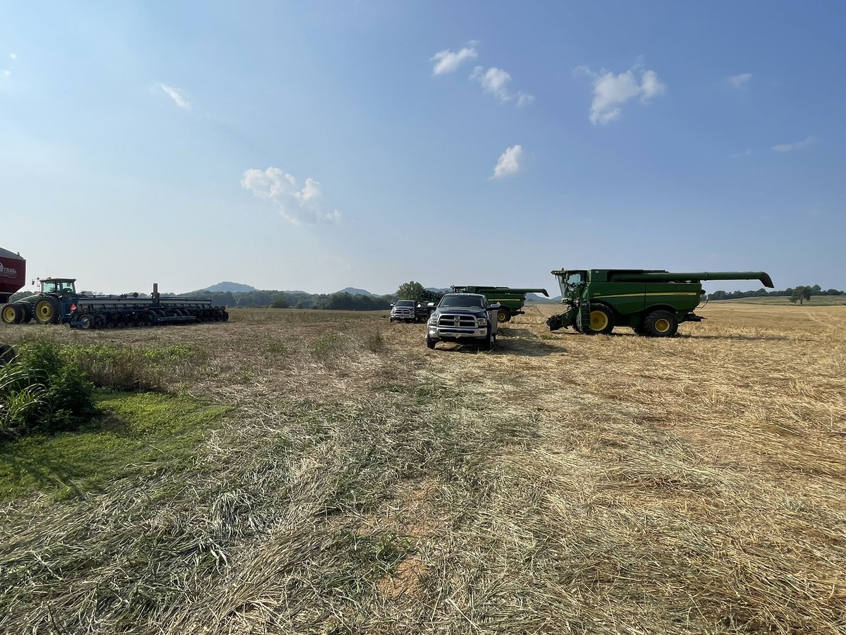 #wheatharvest rolls on in #Kentucky. #bourbon #harvest23 #plant23