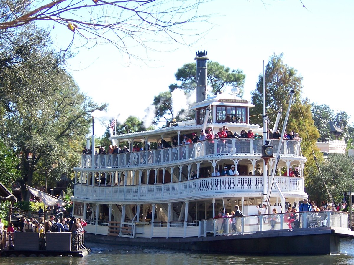 #PictureOfTheDay 
A log raft docks at #TomSawyerIsland as the #LibertyBelle rounds the corner on the #RiversOfAmerica, steaming from #LibertySquare to #Frontierland in #MagicKingdom Park at #WaltDisneyWorld Resort.