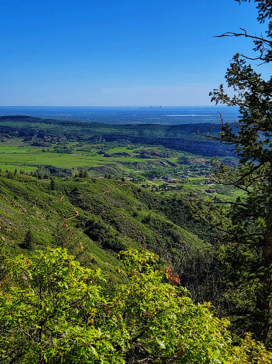 wander4insp's tweet image. Happiness resides not in possessions, and not in gold, happiness dwells in the soul. -Democritus
Plymouth Creek Trail snakes its way up through the scrub brush covered hills away from its trailhead, hidden in the valley below.
#DeerCreekCanyon #ColoradoTrails #DenverColorado