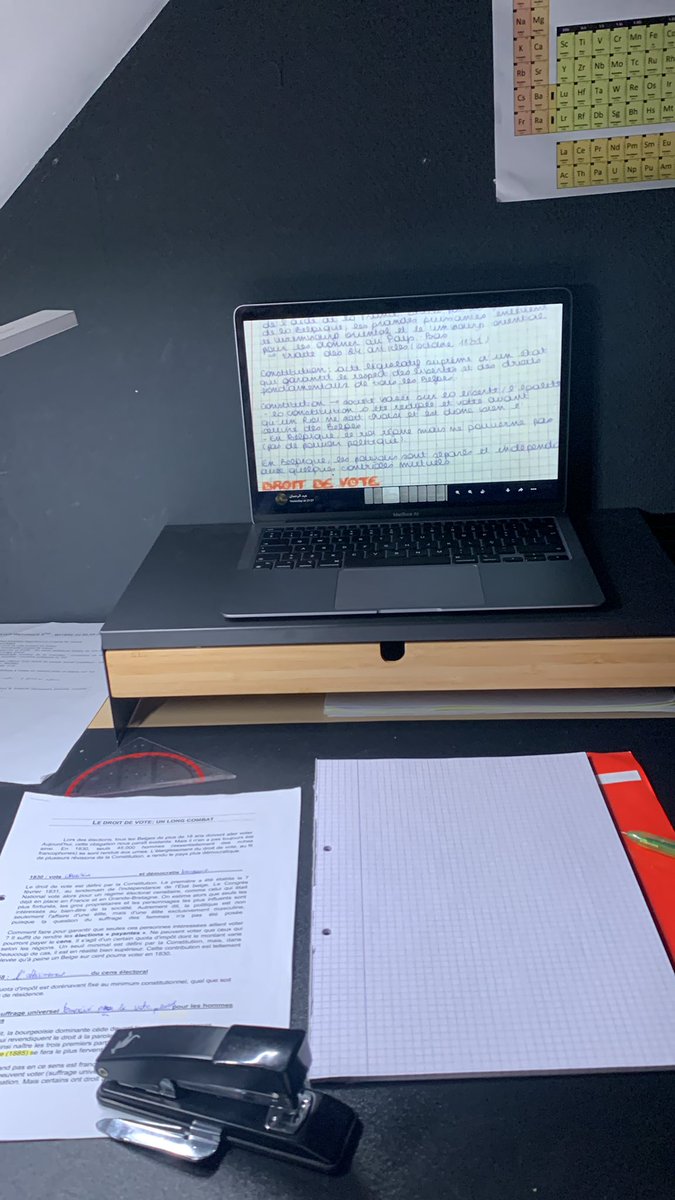 3 nuits blanche d’affilée pour des examens(j’en ai raté 2 je pense😭)… je me remet beaucoup en question ces derniers temps …