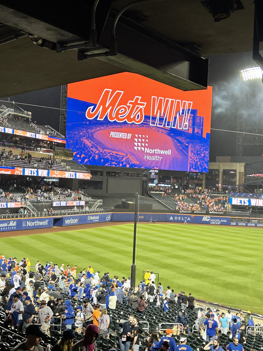 METS WINNNNN Lindor went Yarddd Nimmo went Yarddd 2x Pham bam man Doubled Vogey went Yarddd The Vibes were ELECTRIC Such a beautiful night!!! #LGM