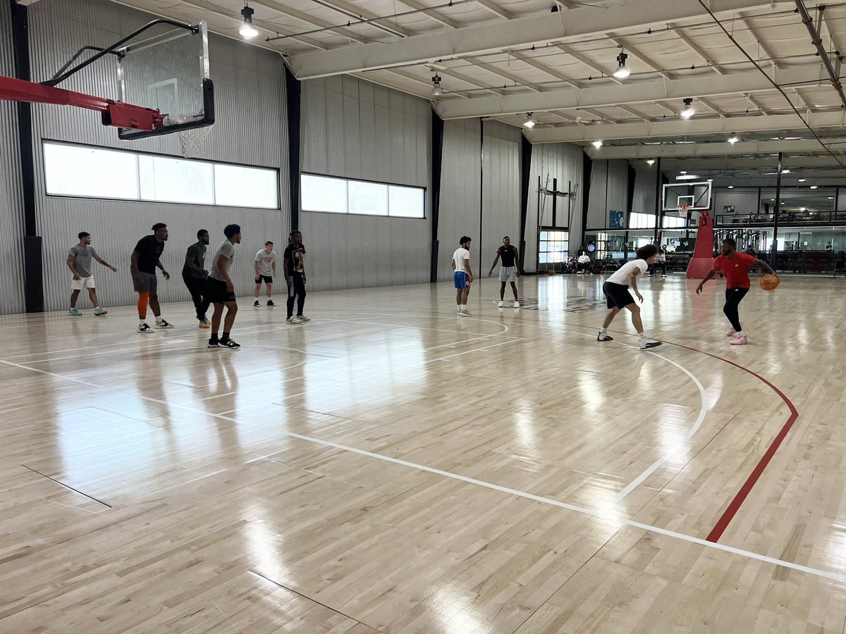 CoachBarnes1's tweet photo. Small efforts .. repeated daily! 🏀📈

#TuesdayVibe #GrowthMindset https://t.co/ZkH85EYZRM
