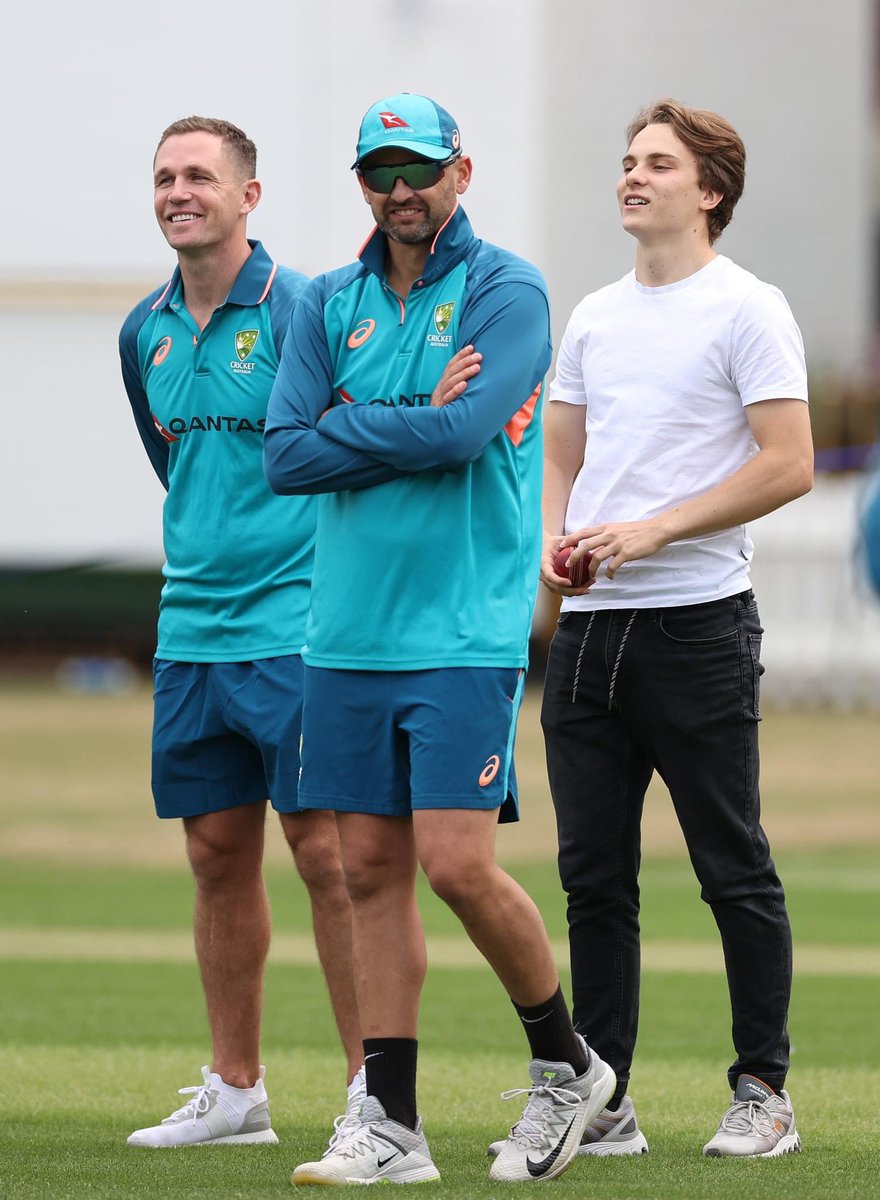 AFL On Twitter Howzat For A Trio via Australian Men s Cricket afl-on-twitter-howzat-for-a-trio-via-australian-men-s-cricket