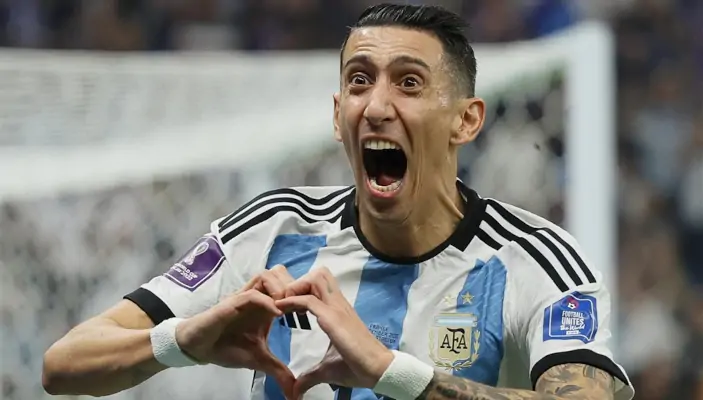 🗣️ Ángel Di María with @SofiMMartinez on the World Cup final: 'I took it as just another match. Winning the Copa America and the Finalissima helped me. I didn't feel the pressure of having to win. I took the pill and slept well. At least 8 hours, calm.'