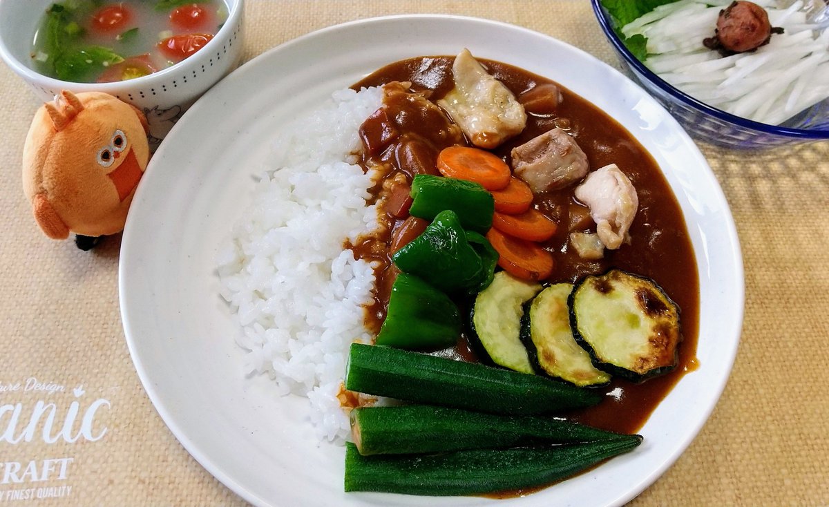 ちょっと早めに昼食😋

・鶏肉と冷蔵庫の余り野菜カレーライス
・トマトとセロリのスープ
・大根サラダ、梅干し添え

暑いけど午後もがんばる！

#おうちごはん #ランチ