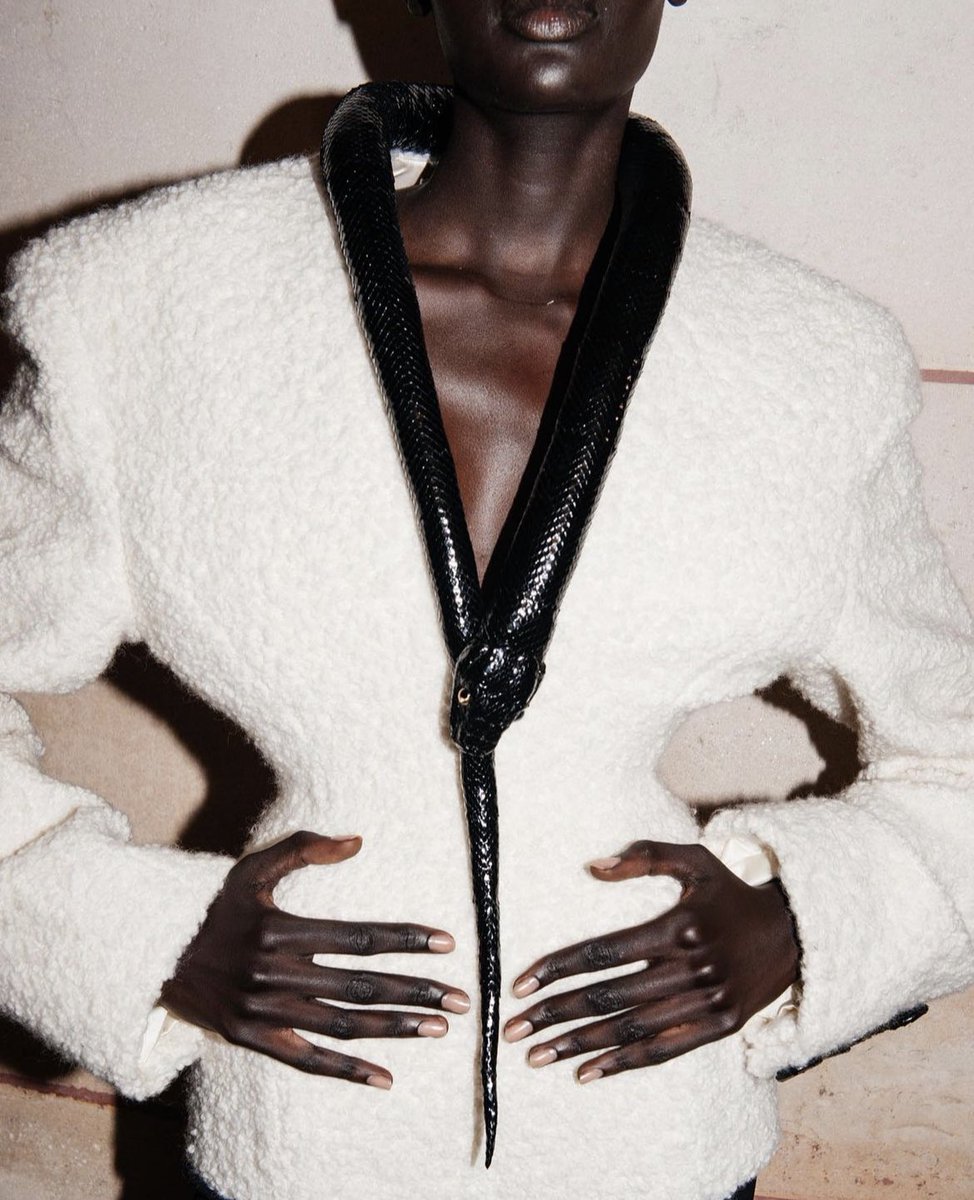 thesoftestaura's tweet photo. schiaparelli spring 2023 couture backstage https://t.co/Y6JACat0Tm