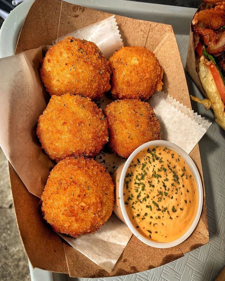 dormivcglia's tweet photo. ㅤㅤ
📦 A small package sent to @HarmoniaVoce with a note,

` Morning, Sam. My food isn't the best like yours but I do hope you still enjoy them. Let me know hoe it taste, if possible.

Sincerely,
Aerion. `
ㅤㅤ https://t.co/mcCq8FN1HM