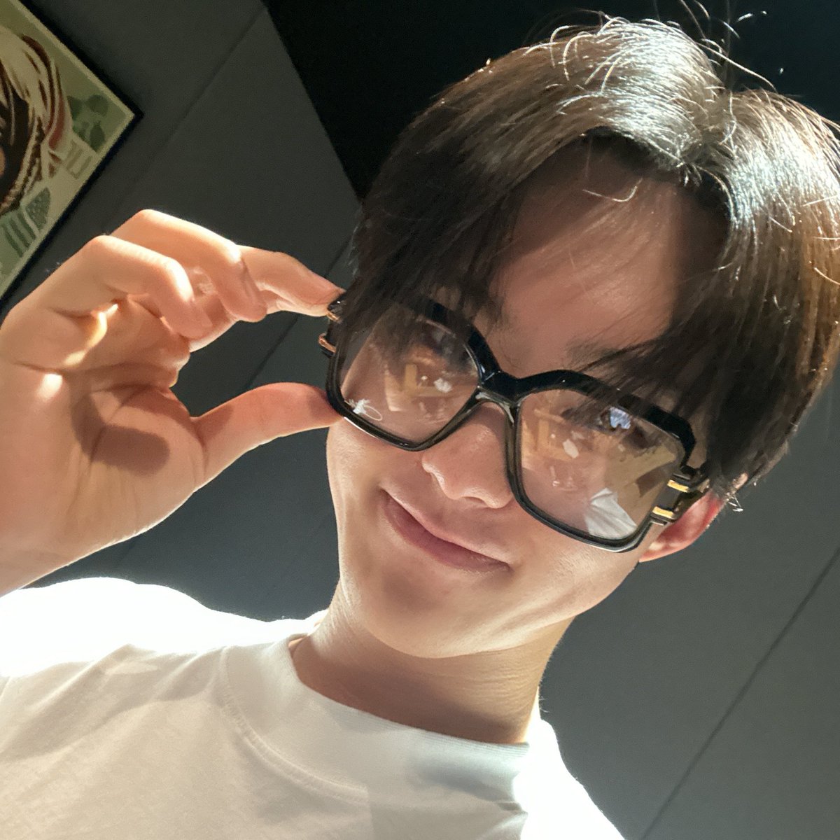 hey, i'm iris. i'm looking for interactive moots !! 

— he/she, filo '04, infp 
— not new to #kpoptwt &amp; #stantwt
— if you're a carat, engene, moa, and an army, let's be moots ! 
— still, any fandom is welcome :D 

♡/↻ to be moots + to spread, thank u !
