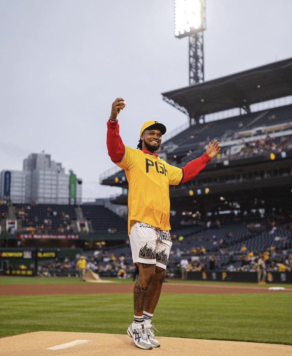 HamlinIsland's tweet photo. Brought some good energy to the home team tonight! 🫶🏾 @Pirates https://t.co/i1pEACSbz4
