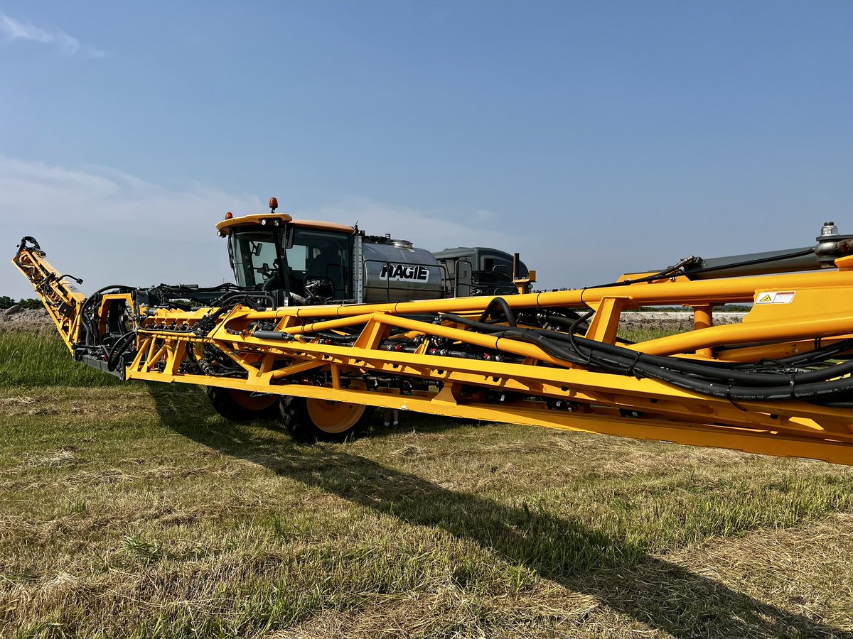 <a href="/dennis_hapes/">Dennis Hapes</a> at <a href="/AgCropstar/">CropStar Ag Supply</a> picked a beautiful day to showcase some powerful tools from <a href="/AgLeaderTech/">Ag Leader Technology</a>. This Hagie is outfitted with #RightSpot, and this John Deere planter is equipped with #SureSpeed &amp; #SureForce. Cold drinks and ribeye steaks were 🔥