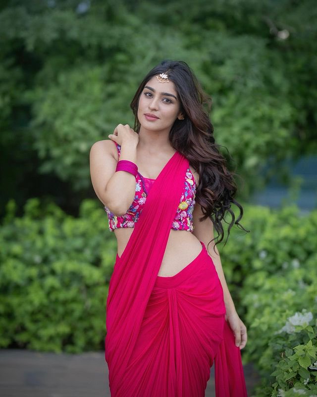 CutenessMania's tweet photo. #YuktiThareja

 #KiaraAdvani 
#Avneetkaur #MouniRoy #KatrinaKaif #MouniRoy #NoraFatehi #PoojaHegde #RubinaDilaik https://t.co/7cfM6iUH5S