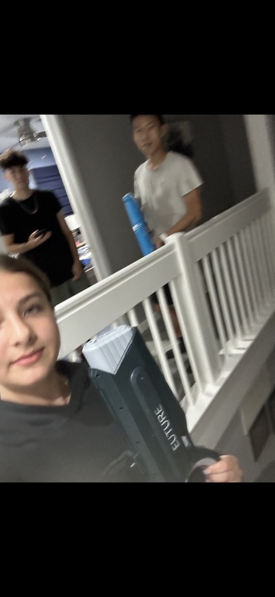 boroassassin23's tweet photo. Milana eliminates Justin 🤝 https://t.co/CsM2itWYfJ