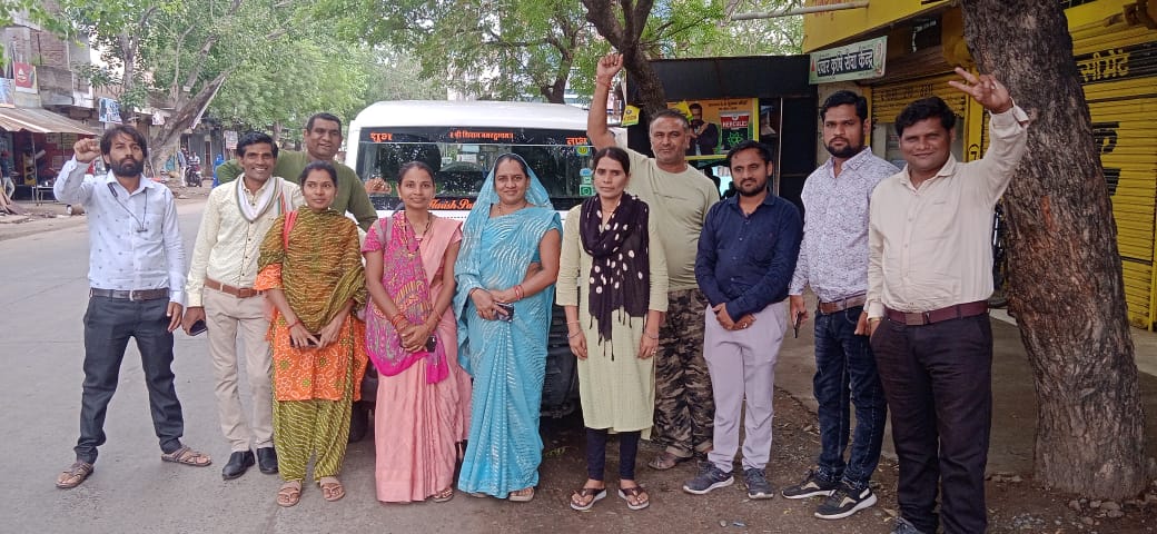 AwdheshPdGarg's tweet photo. निसरपुर जिला धार सब ग्रुप नंबर 1 भोपाल के लिए रवाना होकर मार्ग में है। https://t.co/FfhxOs04pK