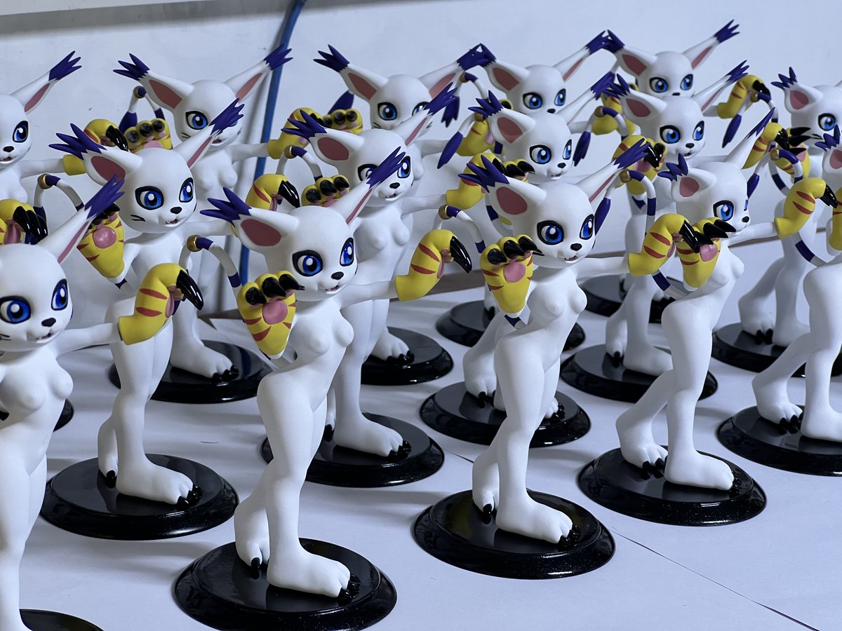 Gato army XD  #gatomon #digimon #Collectibles , get yours here : furrysculptures.com/producto/gatom…