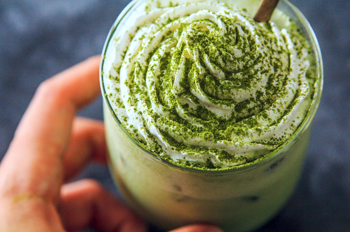 お家で簡単カフェ気分♪実は簡単に作れる本格的な『抹茶ラテ』