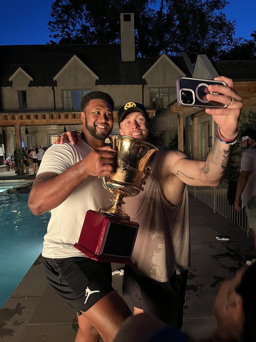 gkittle46's tweet photo. @DeForestBuckner @BussinWTB champs baby !! 🥳🥳👑👑 https://t.co/lKxQaE8u6V