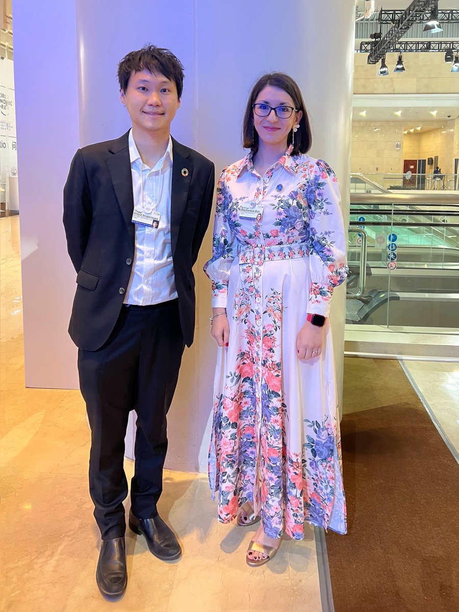 ผมรู้สึกเป็นเกียรติอย่างมากครับที่มีโอกาสได้พบกับ H.E. Dr. Emilija Stojmenova Duh (Minister of Digital Transformation of Slovenia) หวังว่าในอนาคตจะมีโอกาสได้หารือและพูดคุยกันอีกครั้งครับผม 🙏🙂

#AMNC23 #2023夏季达沃斯 #SummerDavosForum #WEF23 #ToppJirayut #ท๊อปจิรายุส