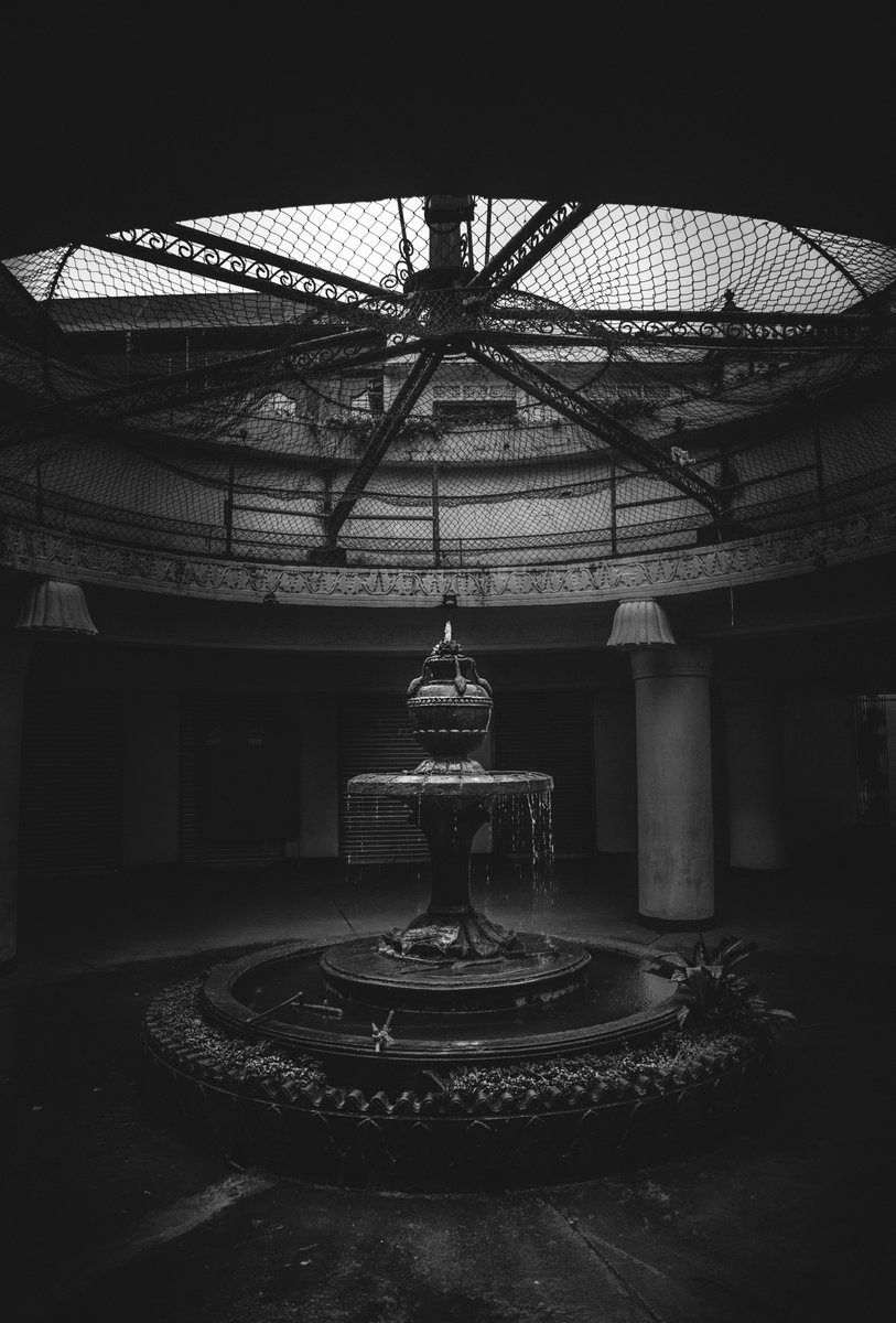 S_MorningLight's tweet photo. DARK KANDY
#SriLanka. Oct 2018. More@ https://t.co/DThNcaQCH6
#architecturalphotography #streetphotography #abandoned #creepy #crumbling #dark #gothamcity #kandycity #lifeinthecity #streetsofkandy https://t.co/bJM0WyZYon