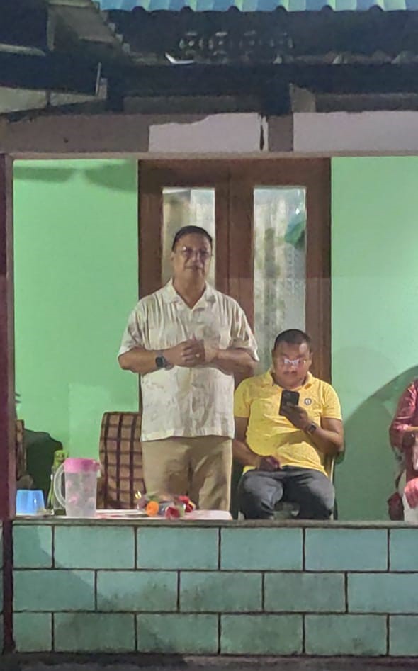 nppmeghalaya's tweet photo. Mande ra•ako man•a kragipa North Tura ni MLA aro Meghalaya Assembly ni Speaker, Shri Thomas A Sangma aro NPYF ni National Secretary Shri Dabo M Marak, uamangni constituencyni manderangko gronganiko dakanga. Uamangni onkange  kam ka•ahanina dingtangmancha mitelanga. 
#NPP #NPYF https://t.co/bzqeq35QX7