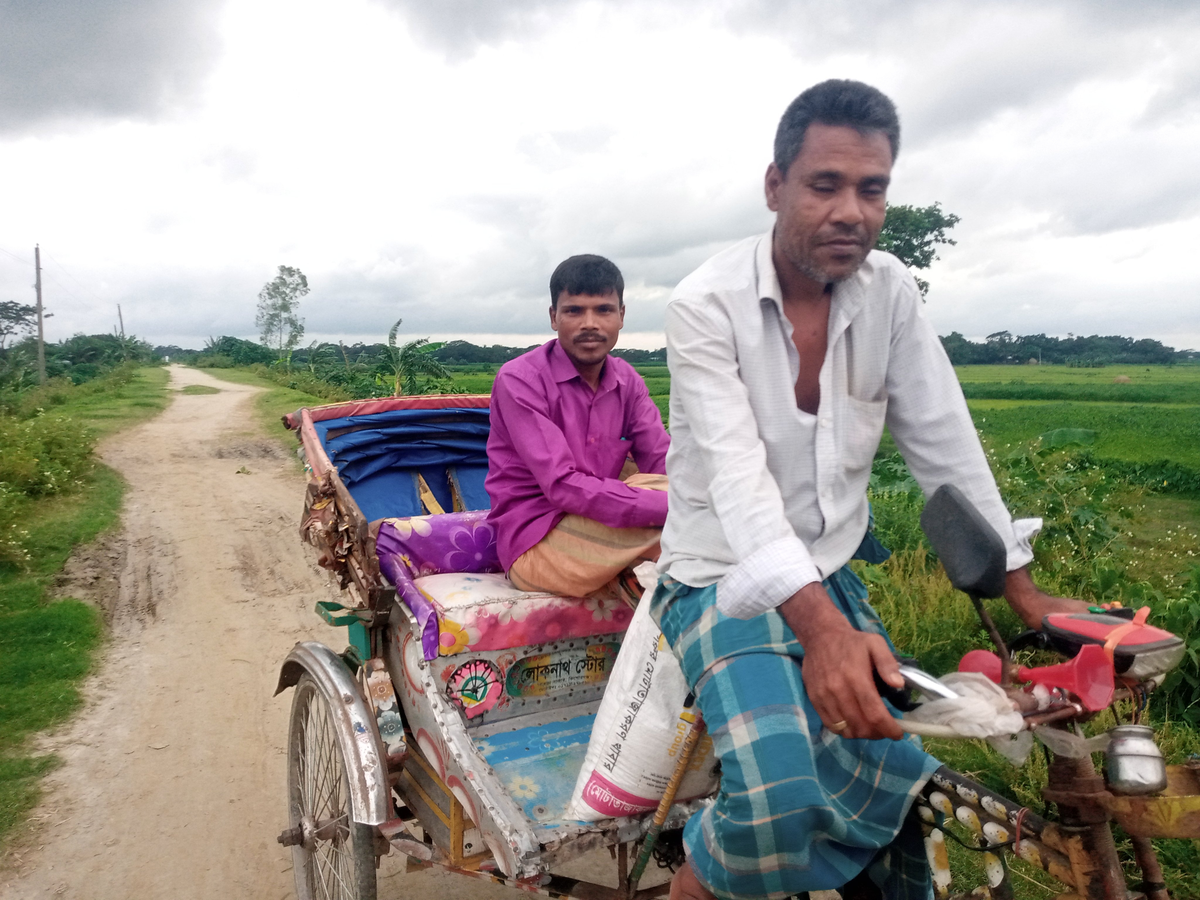 ঘরে তৈরি মাজন বেঁচে স্বাবলম্বি সালাম