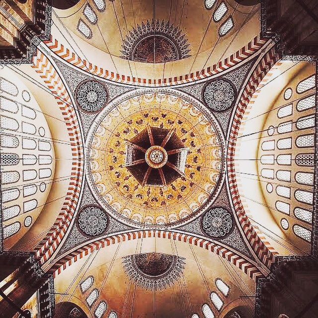 Kurban; sadakat ve teslimiyetle Allah’a yakınlaşmaktır.
Kurban; paylaşmanın bereketini hep birlikte tatmaktır.

Aziz milletimizin ve İslam aleminin hayrına vesile olması dileğiyle 
#KurbanBayramı’mız mübarek olsun.