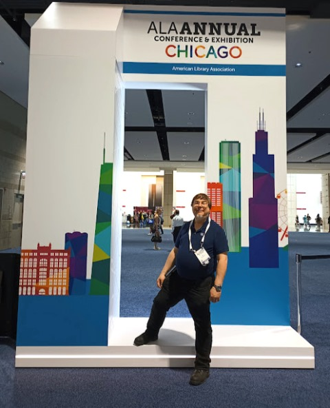 MrBeamJockey's tweet image. My time at #ALAAC23, among the librarians &amp;amp; those who help them, was a visit to a different world.

Let me tell you about the weirdest thing that happened to me there.

It was at the very end, in the last maybe 8 minutes before the exhibit hall closed.

1/n