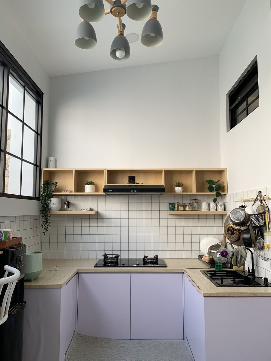 ellyaqul's tweet photo. Jadi weekend kmrn sempet staycation sama sepupu2 di daerah dkt Lembang, Bandung. Karena ramean tp nanggung, kalo nginep hotel kan kurang seru gitu, akhirnya nyari2 villa dan ketemu villa mungil ini tp fasilitasnya lengkap banget di Lembang, cocok buat 4-6 orang dan ada poolnya! https://t.co/KslP9giZI9