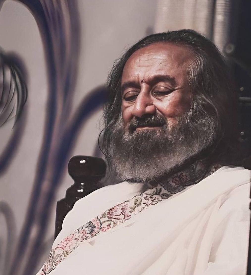 Brahmchaitanya's tweet photo. #गुरुदेव के शरण होने की पहचान है अपनी चिन्ता मिट जाय। जैसे कोई भूला-भटका आदमी अपने घर आ जाय तो सब आफ़त मिट जाती है, ऐसे ही गुरुदेव की शरण लेने पर भय, चिन्ता, शंका, शोक आदि सब मिट जाते हैं। https://t.co/qHAgPfrp8P