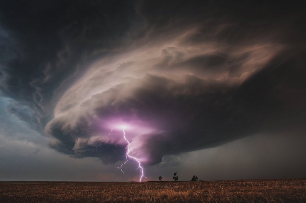 NDemunster's tweet photo. Two back to back epic chases makes up for missing out on most of this season. Oklahoma panhandle strikes again. Near Optima, OK today! #okwx https://t.co/keeUBB3HEH