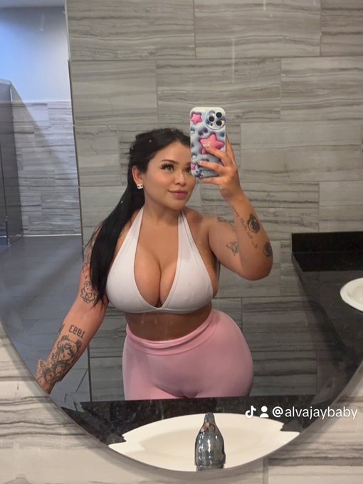 2 pic. gym sesh https://t.co/fwQpGn4zmv