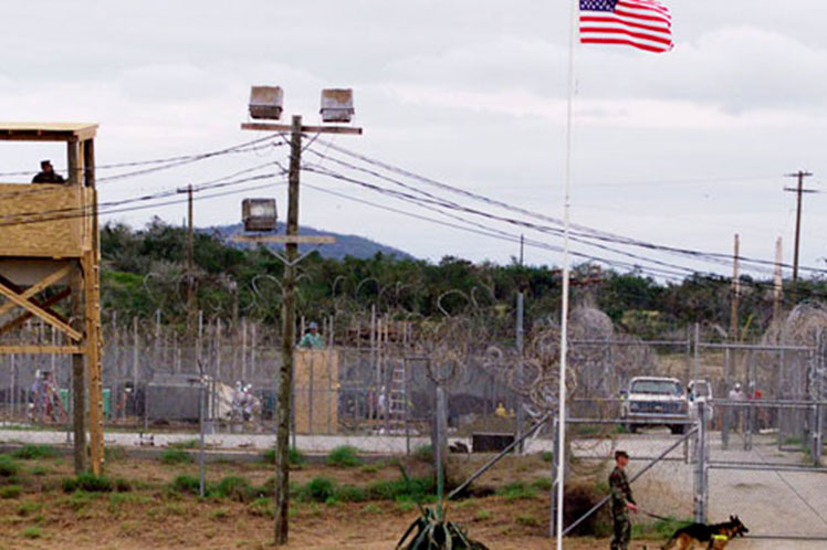 📌 Tras una evaluación realizada a la cárcel militar de #EstadosUnidos🇺🇲 en territorio ocupado ilegalmente en Guantánamo, la <a href="/ONU_es/">Naciones Unidas</a> determinó que su cierre es prioritario debido a las injusticias cometidas.

⭕ La ampliación👇

🔗 goo.su/V7I5rj

<a href="/USEmbCuba/">Embajada de los Estados Unidos en Cuba</a> <a href="/POTUS/">President Donald J. Trump</a>