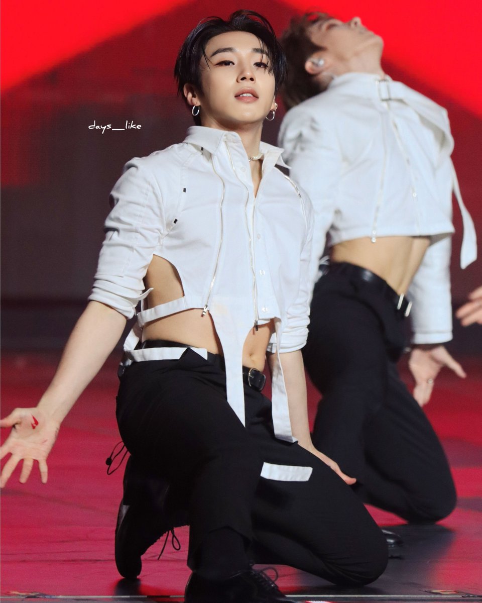 dayslike9526's tweet photo. "너의 눈동자에 비친 내가 너무 빛나서
다른 걸 바라거나 바라볼 수가 없었어"

가끔 니가 너무 아름다워서 눈물이 나..
#피크타임_부산콘서트_230625
#문종업 #moonjongup
@jongup_official https://t.co/eWg54nHmqp