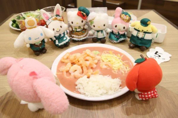 愛！？サンリオピューロランドで「ピンクのカレー」を10ᒪ分完食！