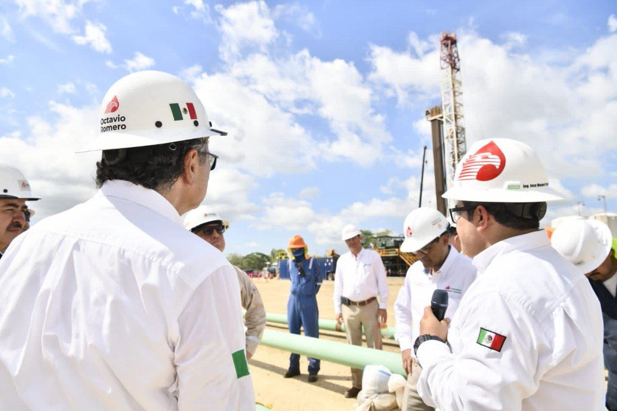 DiarioPresente's tweet photo. #Entérate🗣 El Director General de #PEMEX, Ing. @OctavioRomero_O, visitó la localización del pozo Cibix 31 en Jalpa de Méndez, #Tabasco, para supervisar la terminación de este pozo y el plan de desarrollo del Campo #Cibix.
#PorEIRescateDeLaSoberanía https://t.co/0612bXviru