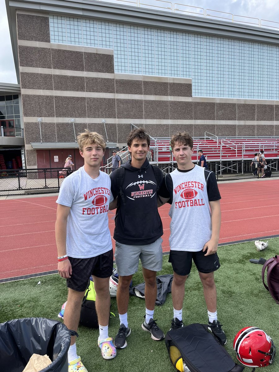 __benwilson's tweet photo. Great time today at @Wes_Football with the fellas. @NelsoniiiGeorge @ryandoucette46 Thanks for hosting a great camp @CoachDBenoit @CoachDiCenzo https://t.co/kAXwJOfPfR