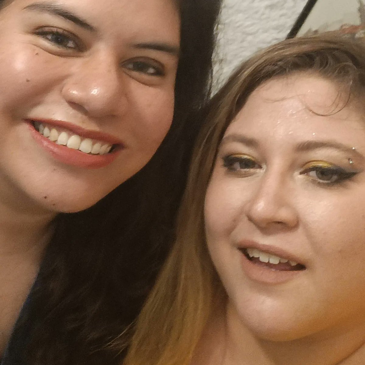 Reals_artwork's tweet image. Los amo 🥹🌈 #LGBT