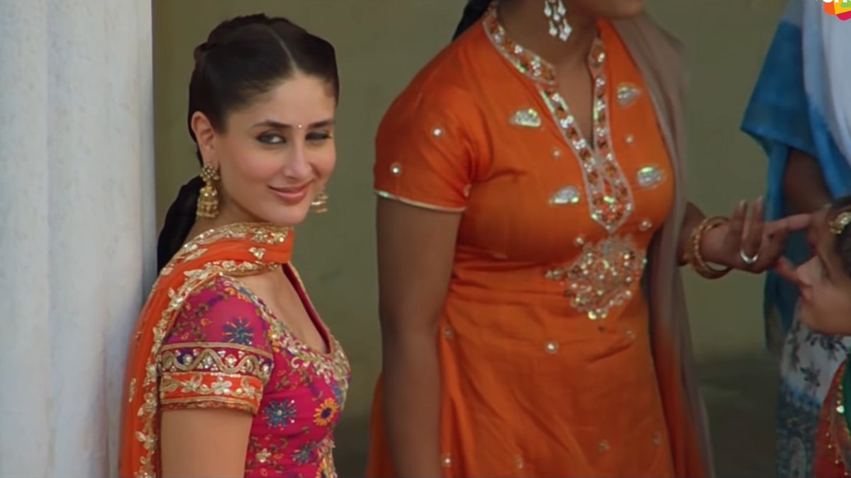 theIunchbox's tweet photo. shahid kapoor and kareena kapoor in jab we met (2007) https://t.co/jxvVX0oxB3