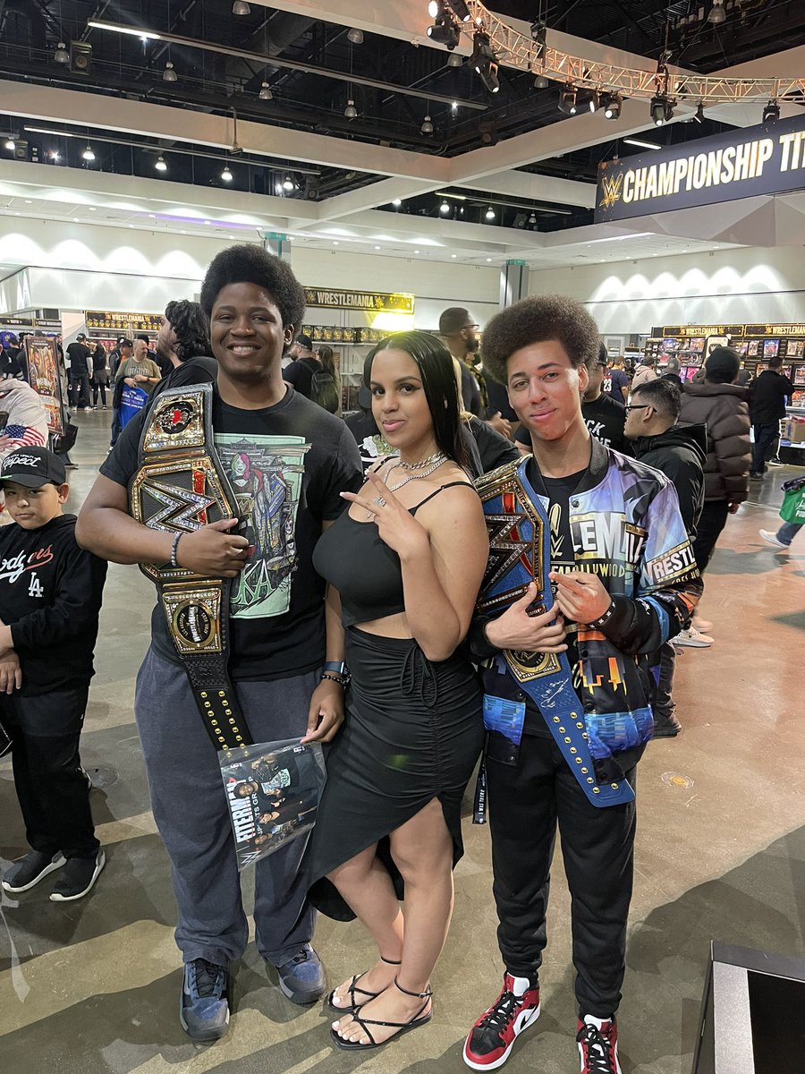 ajmaxwell32's tweet photo. Don’t mess with the newww @MissThickemsTTV @Awsm_Anthony15 @Midnight_wolf2k https://t.co/Ckswcx8Jvl