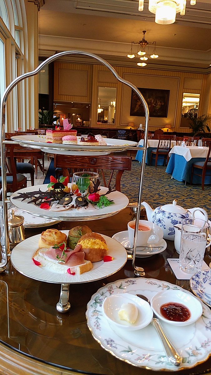 ハヴァルティチーズを添えた焼きたてのラタトゥイユのレシピ