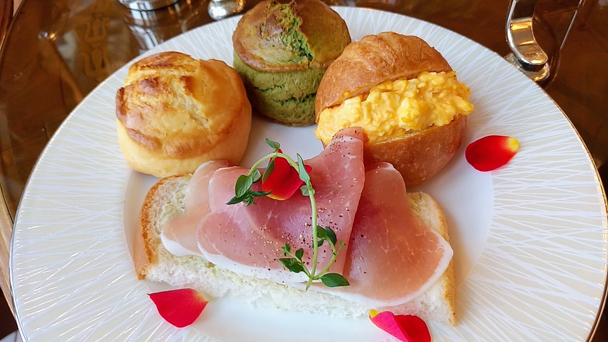 ハヴァルティチーズを添えた焼きたてのラタトゥイユのレシピ