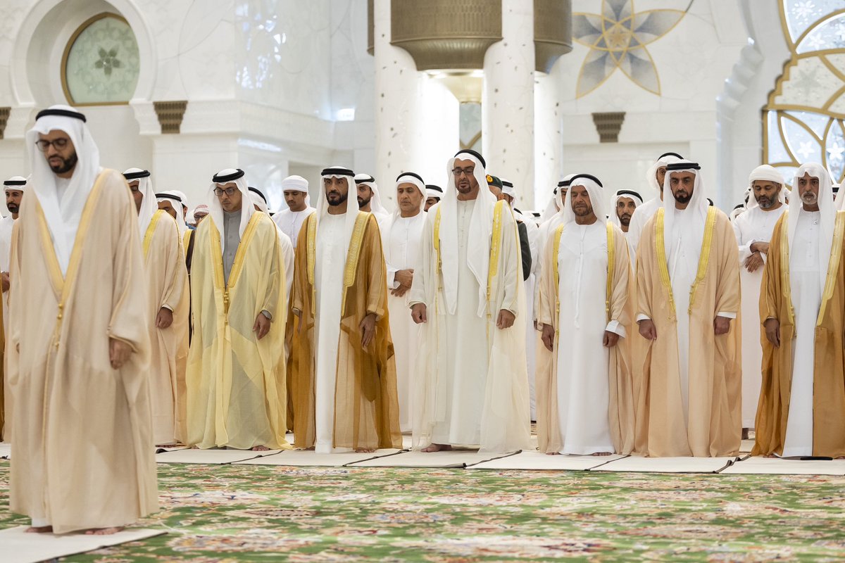 MohamedBinZayed's tweet photo. أبارك لإخواني الحكام وشعب الإمارات والمقيمين على أرضها والشعوب العربية والإسلامية بعيد الأضحى المبارك.. وأدعو الله تعالى أن يعم السلام والأمن ربوع العالم كله.. العيد مناسبة للتراحم والمحبة والتسامح.. وما أحوج البشرية لاستلهام هذه المعاني من أجل عالم يسوده الاستقرار والازدهار. https://t.co/iiSKJUIbUv