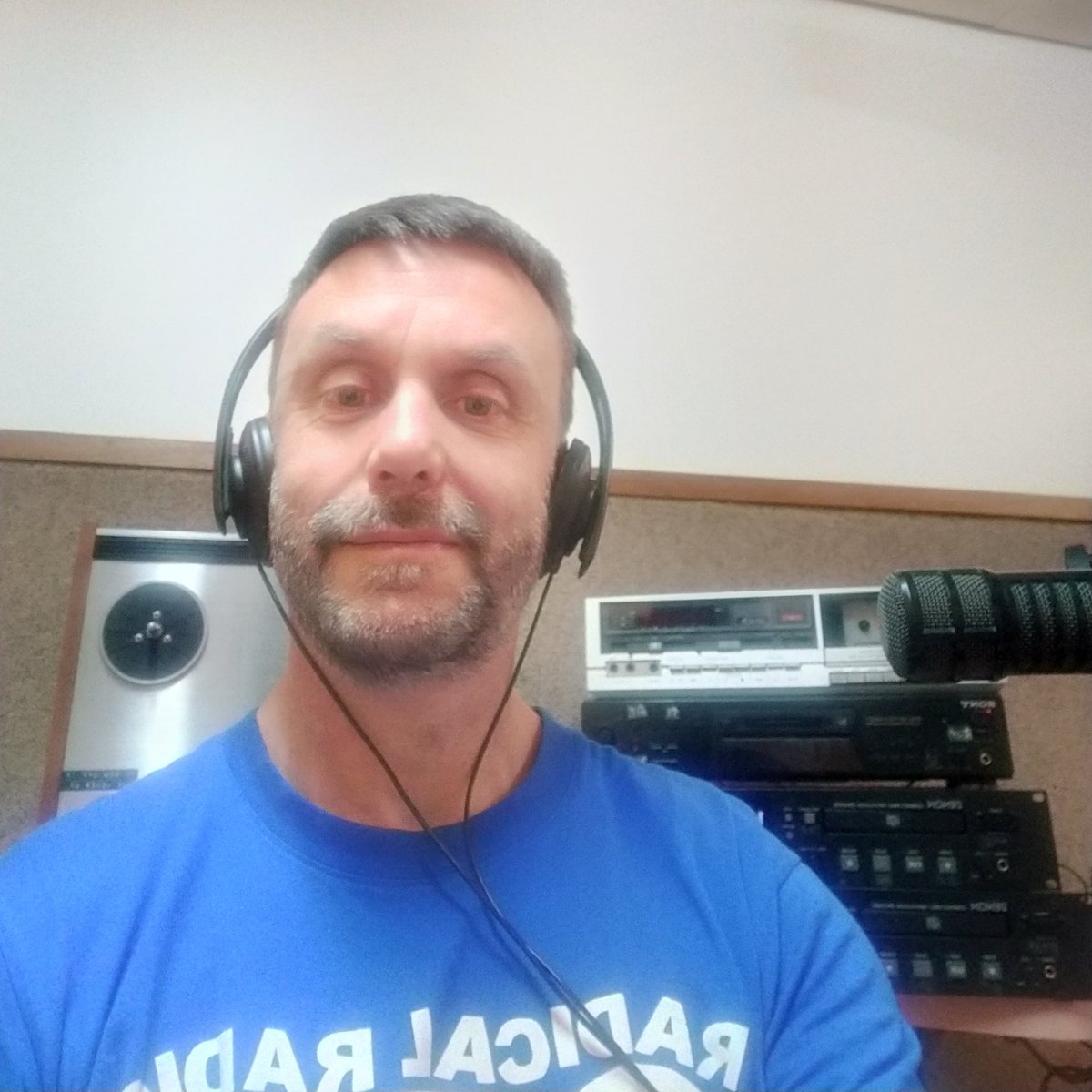 3cr_inyaface's tweet image. Recording an interview @3CR yesterday with a much loved reel player in the background. When I started producing radio in the 90s, I spliced reel tape on a late 1940s editing machine in 3CR's newsroom. A beautifully tangible way to produce sound. #CommunityRadio #melbourneradio