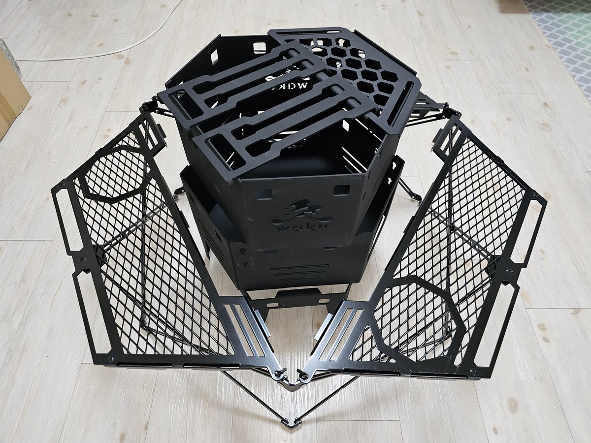 ohtyan_mura's tweet image. 来たよ来たよ！
待ちに待った勝村社長の渾身の焚き火台！TAKIBI ZEN！
これでキャンプデビューじゃ！
そして勝村社長が買っていたネイチャートーンズのトライゴンも購入。
まさにベストフィット。
素晴らしい👏

#TAKIBIZEN
#waku
#カズチャンネル
#カズさん
#ネイチャートーンズ
#トライゴン