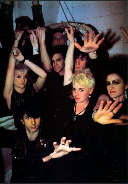 Anni61Hogan's tweet photo. Marc and the Mambas 1983
Flexipop 🖤👁️
the gang's all here 🎼 ❤️
Martin McCarrick Steve Sherlock
Me Lee Jenkinson Billy McGee
Marc Almond Anne Stephenson & Gini Ball
#mambas #flexipop #80s https://t.co/XBo54s33fc
