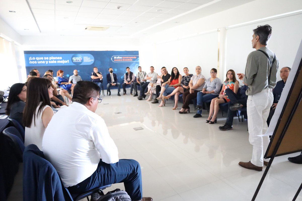 GracielaAmaro22's tweet photo. Llevamos a cabo una sesión de trabajo con #ILPES-@cepal_onu el equipo #Iplaneg y personal de @SedeshuGto @INGUDIS @JuventudEsGto @IMUGto para abordar la metodología que facilite la participación ciudadana en los talleres para la actualización del #PlanGTO #Level2050 @gobiernogto https://t.co/NjIeSwnuss