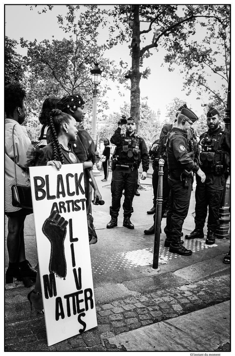 MuKabile's tweet photo. HAPPY BIRTHDAY BLACK ARTIST LIVES MATTER déjà 3 ans 🙏🏾
Une manifestation artistique Murielle Kabile Designer Hair Couture au cœur de Paris.
Quand les forces de l’ordre ne savent pas comment réagir devant une manifestation pacifique et artistique en plein sur les Champs-Elysées ! https://t.co/0OcxDyPdjb